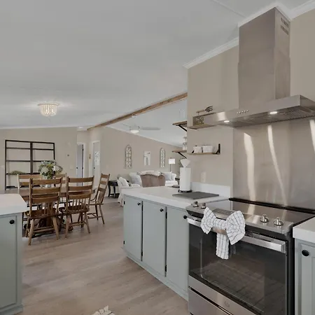 Villa Sage: Peaceful Hill Country Retreat With Hot-Tub!